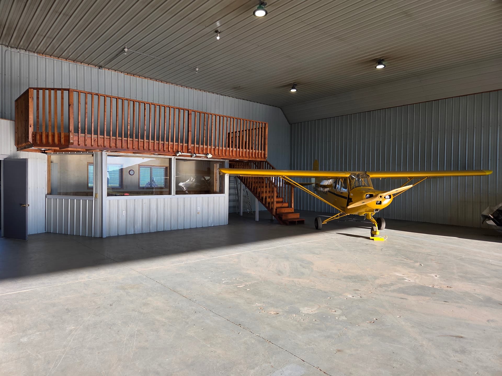 hangar popup image 2