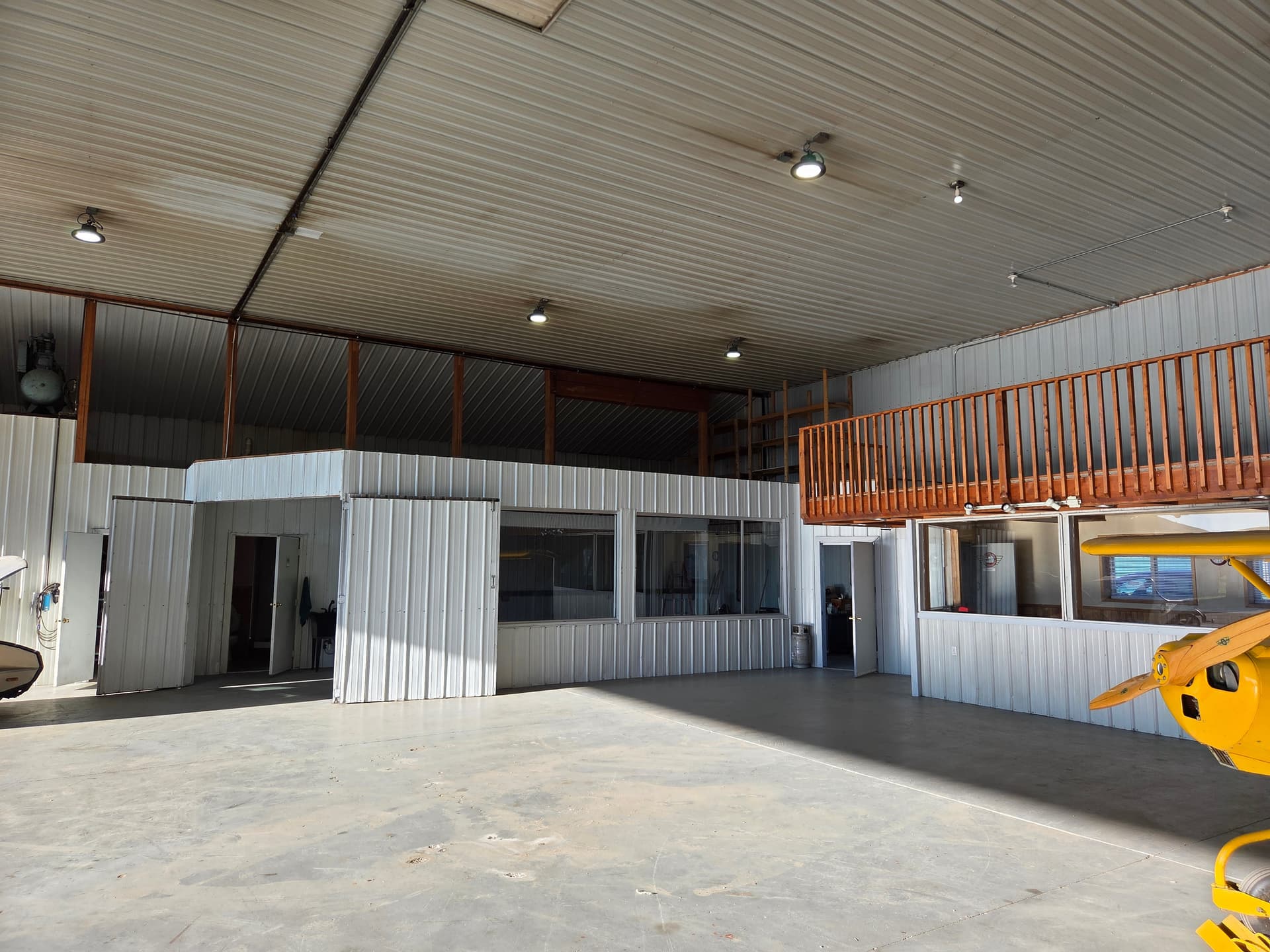 hangar popup image 4