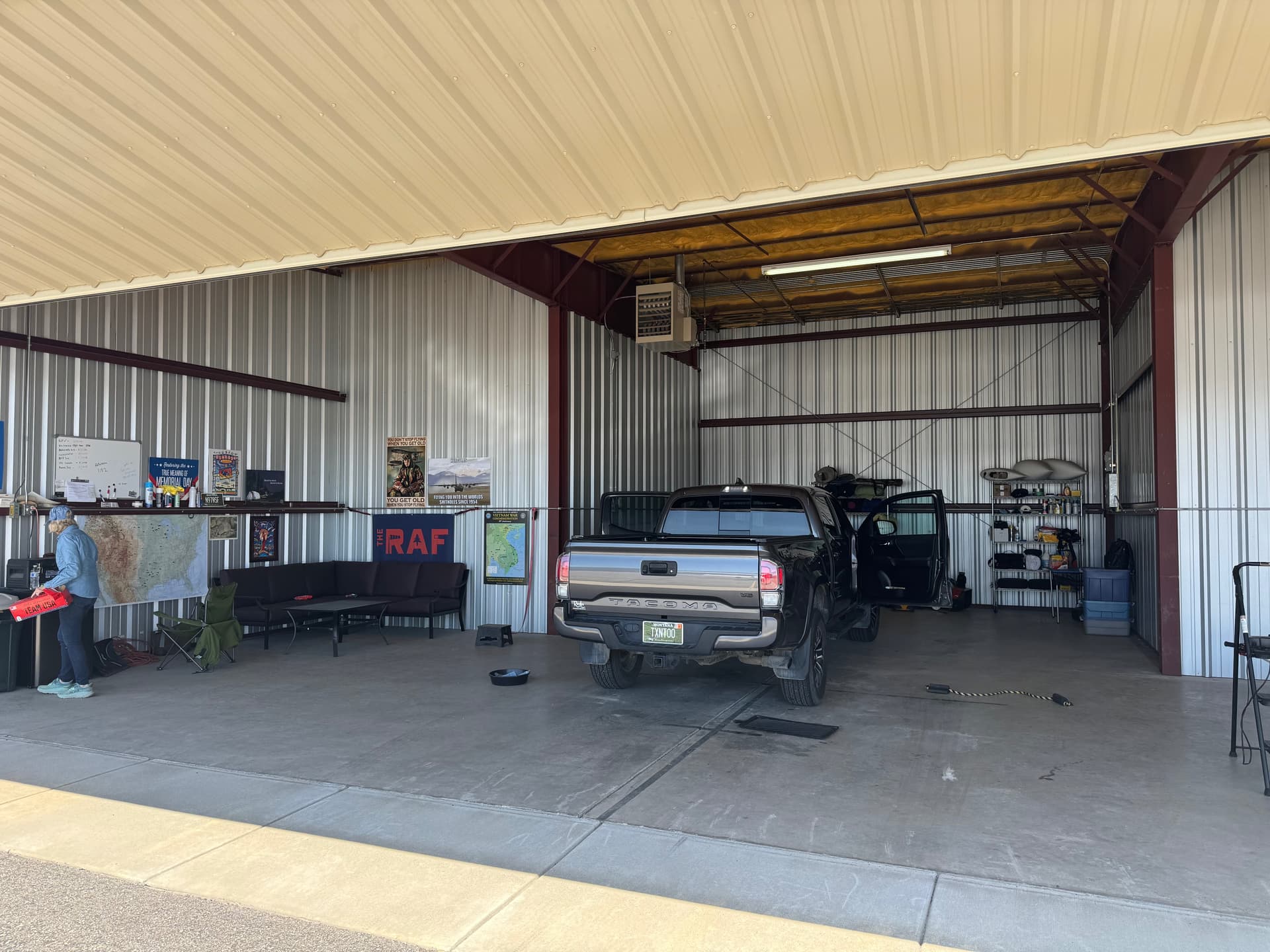 hangar popup image 4