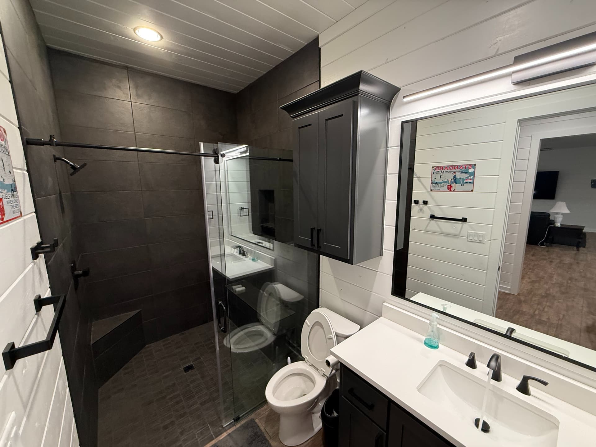 hangar popup image 5