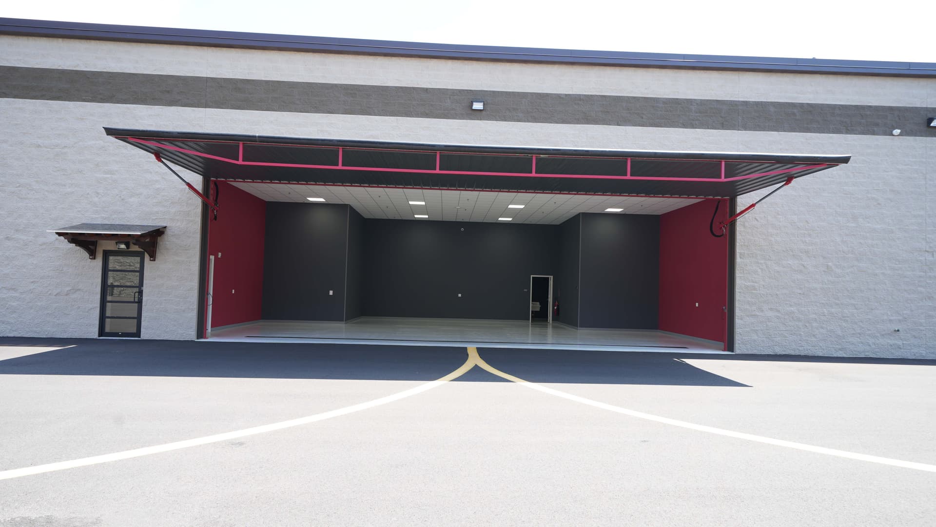 hangar popup image 3