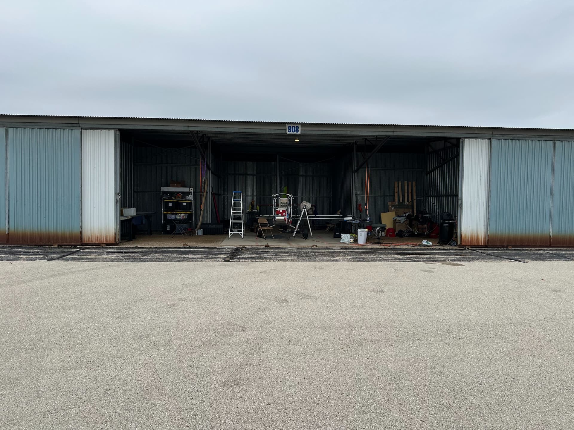 hangar popup image 2