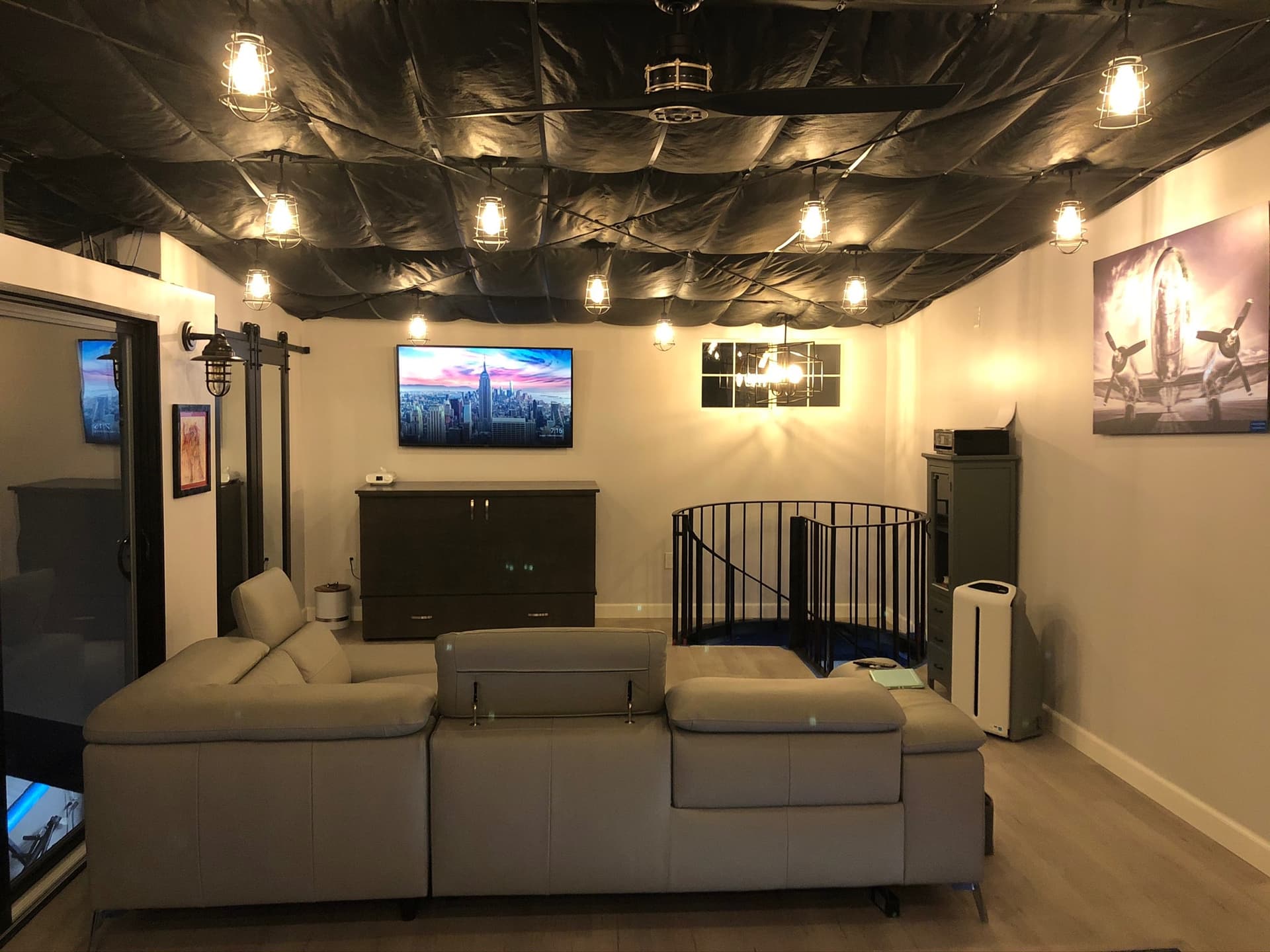 hangar popup image 3