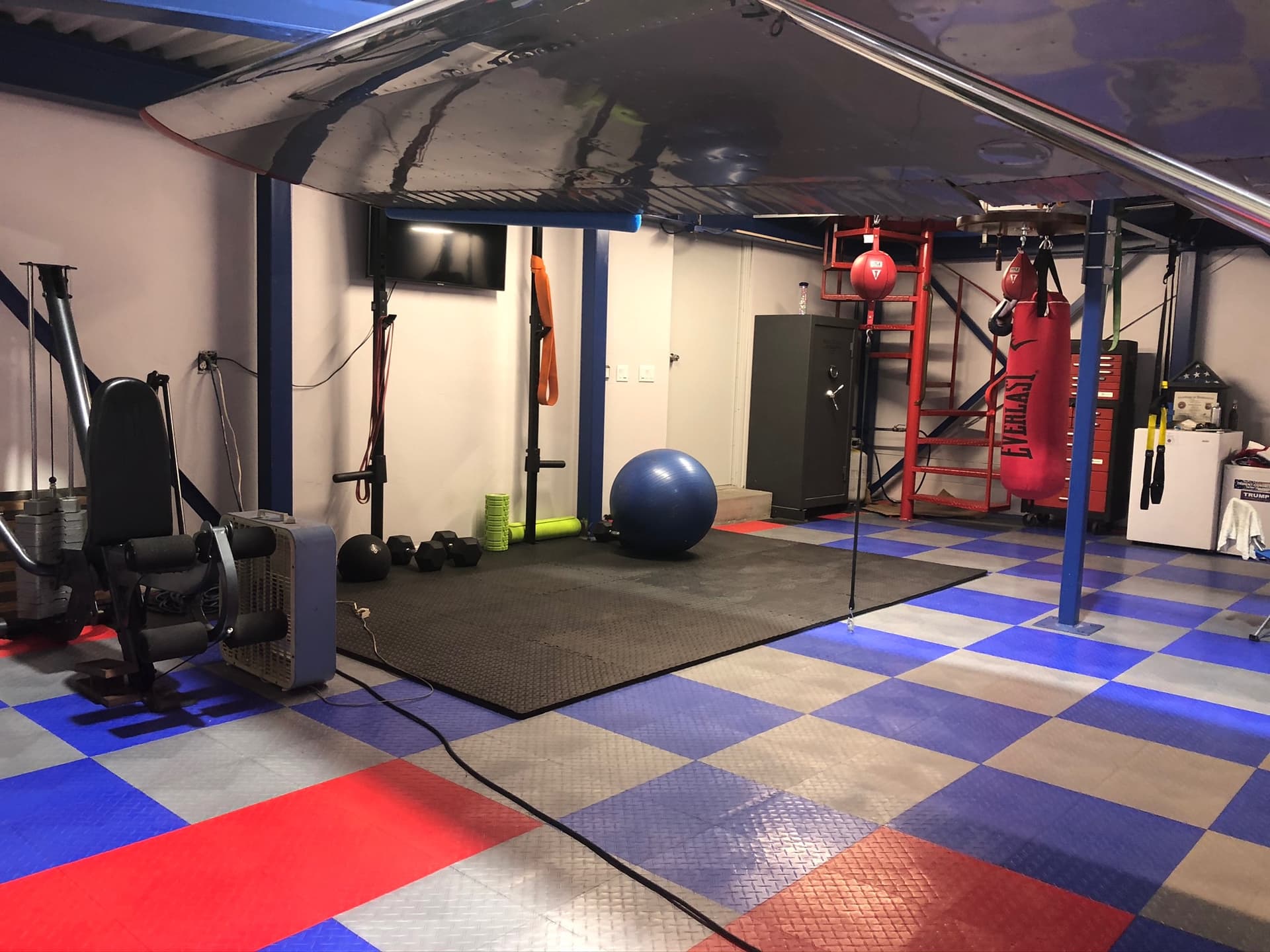 hangar popup image 6