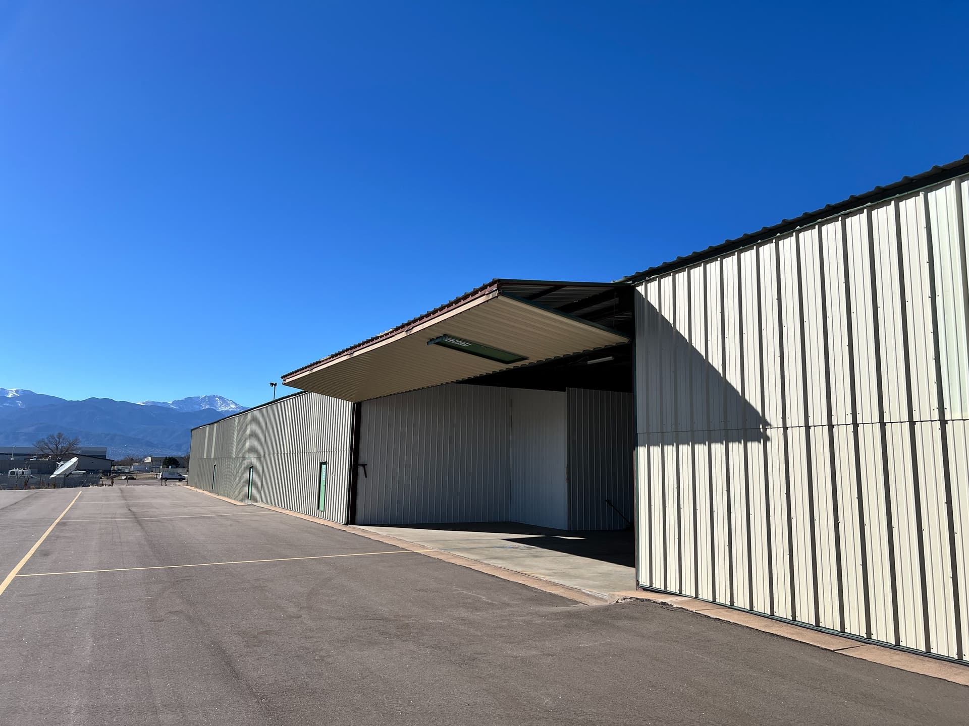 hangar popup image 3