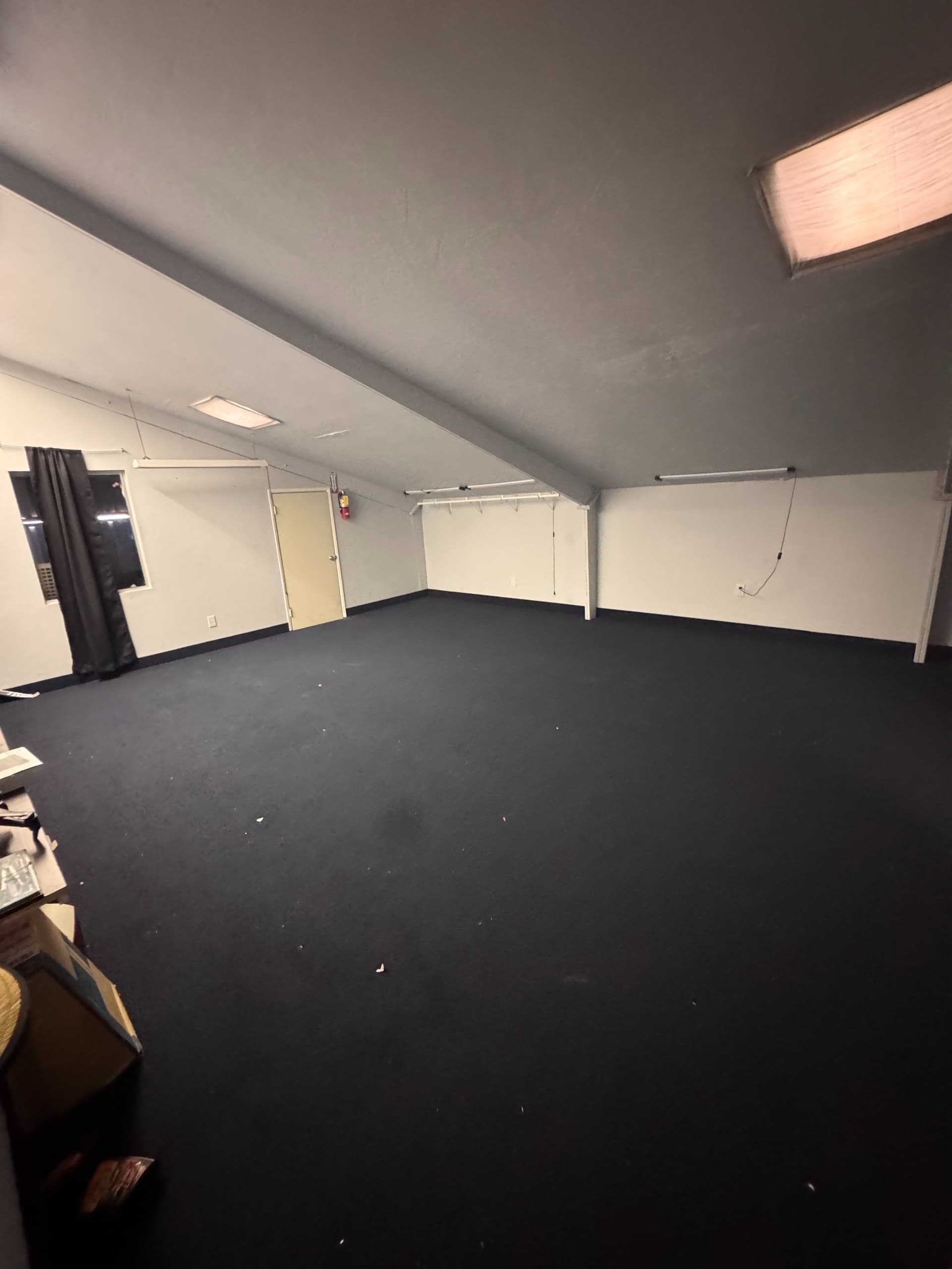 hangar popup image 6