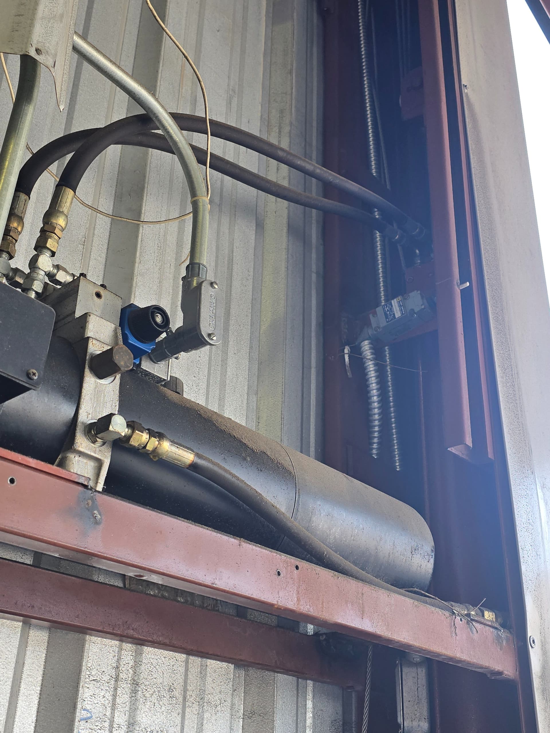 hangar popup image 3