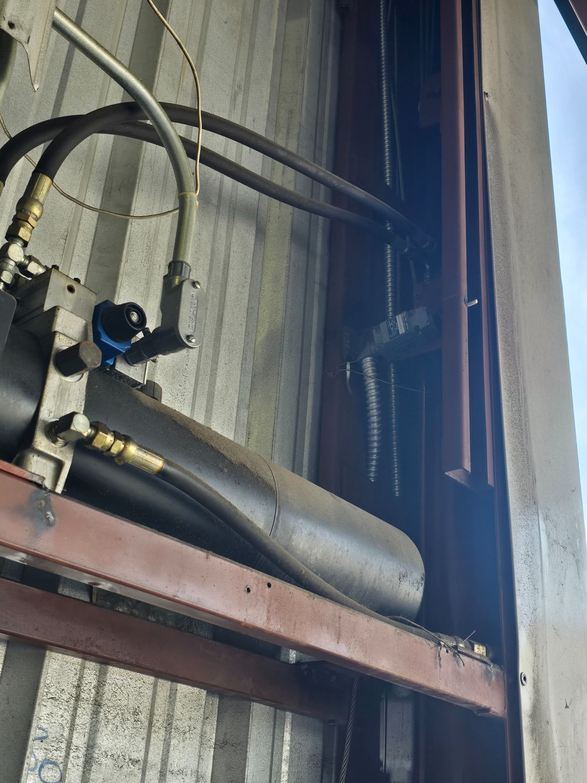 hangar popup image 4