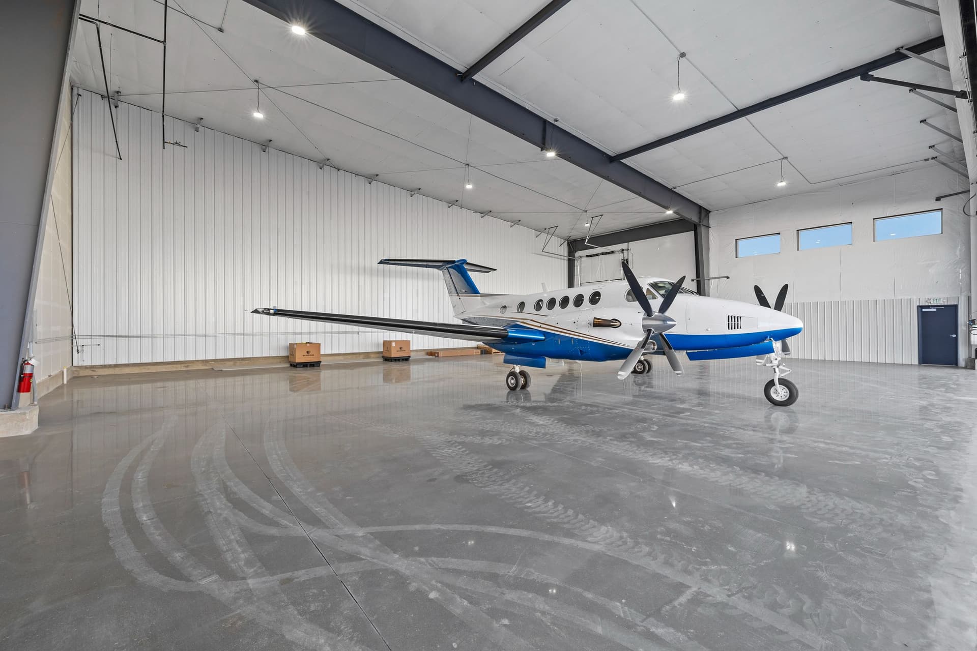 hangar popup image 5