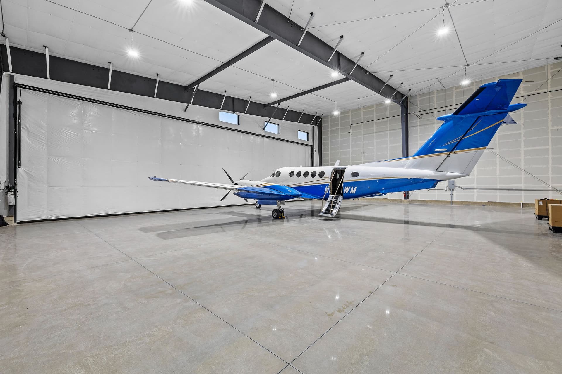 hangar popup image 10