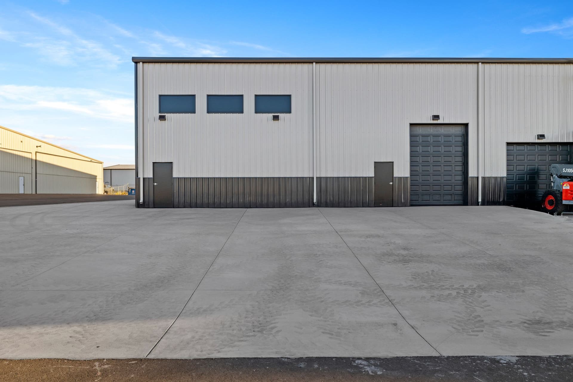 hangar popup image 13