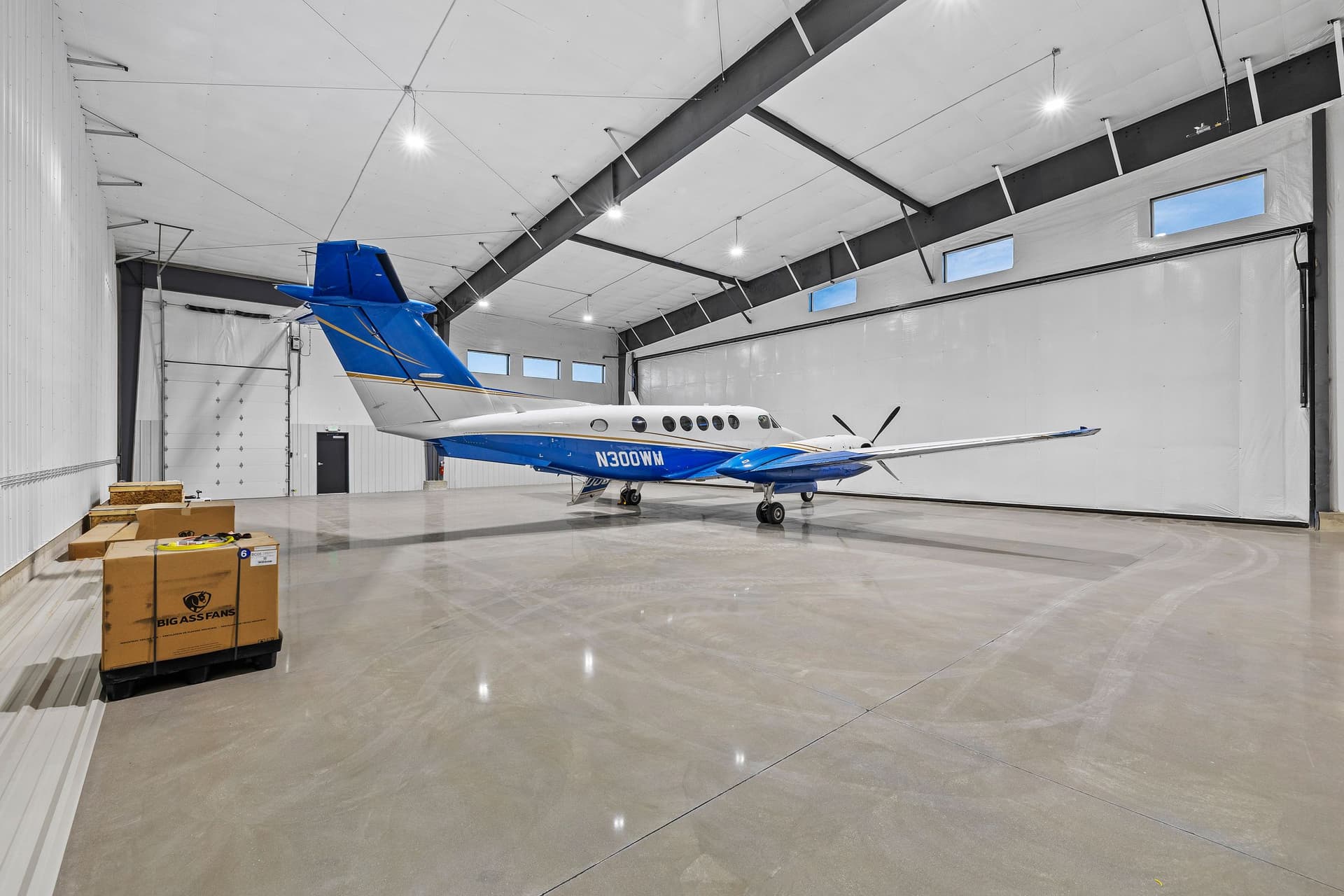 hangar popup image 11