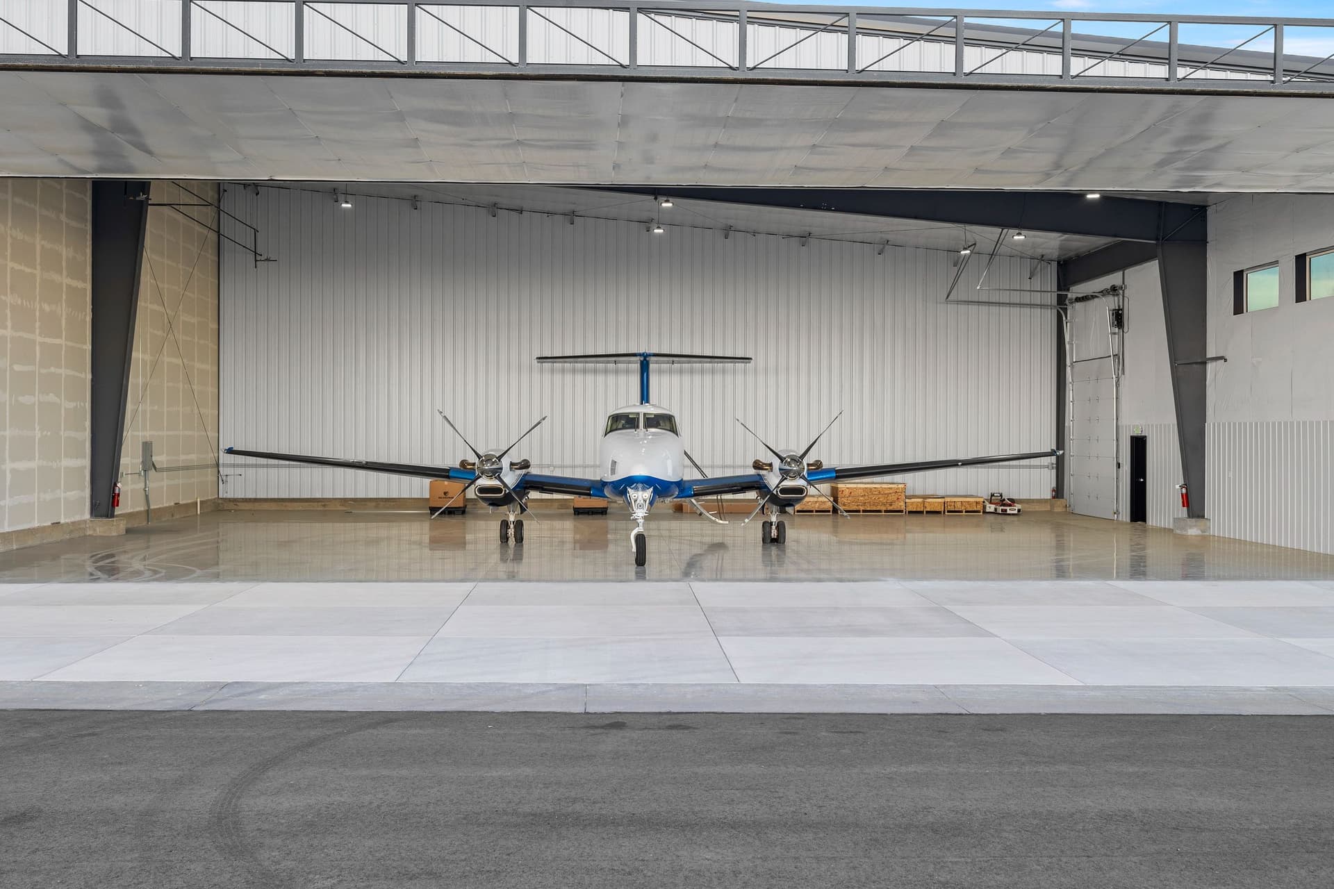 hangar popup image 14
