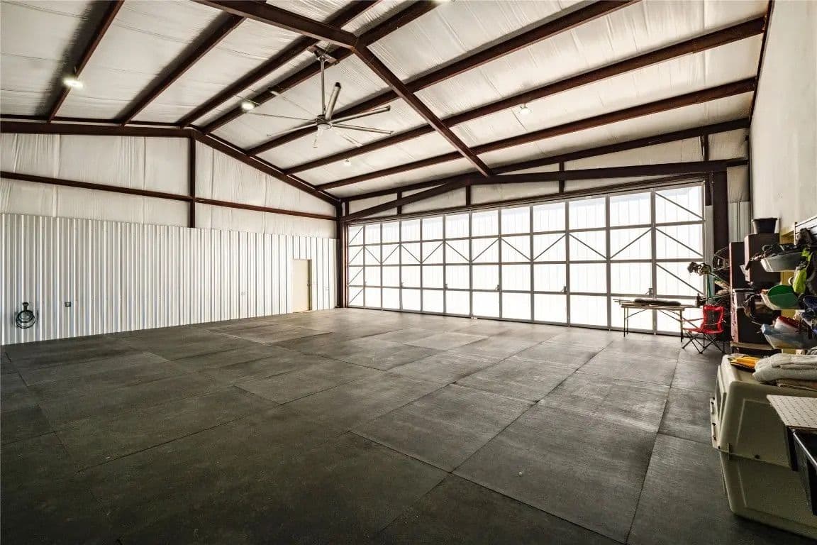 hangar popup image 11
