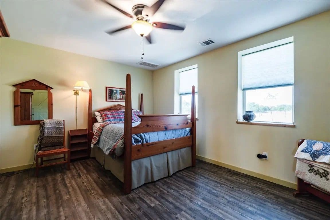 hangar popup image 9