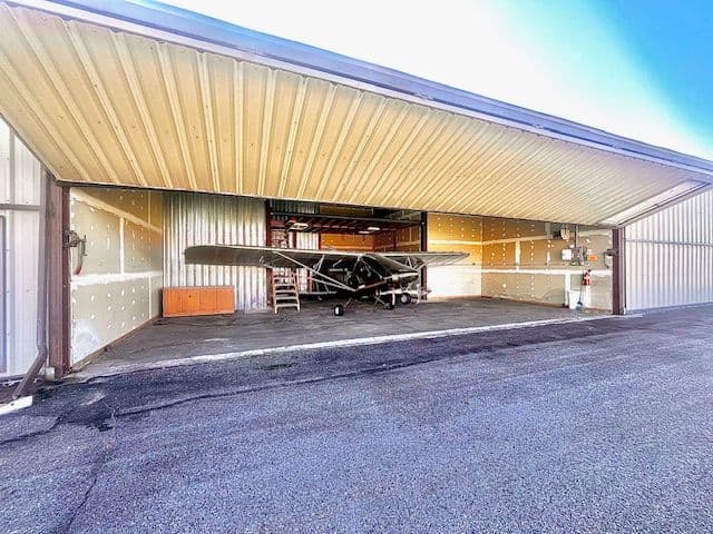 hangar popup image 5