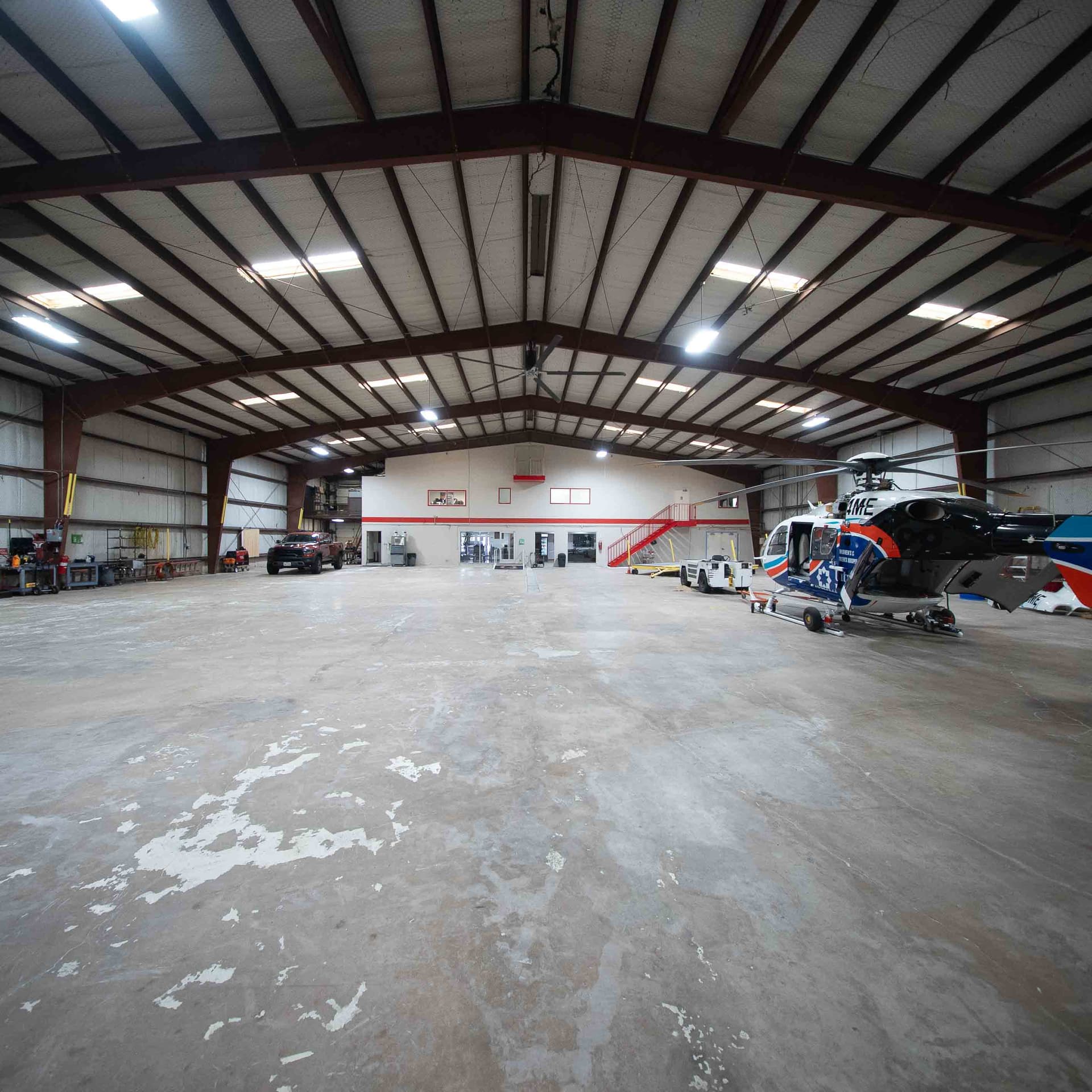 hangar popup image 6
