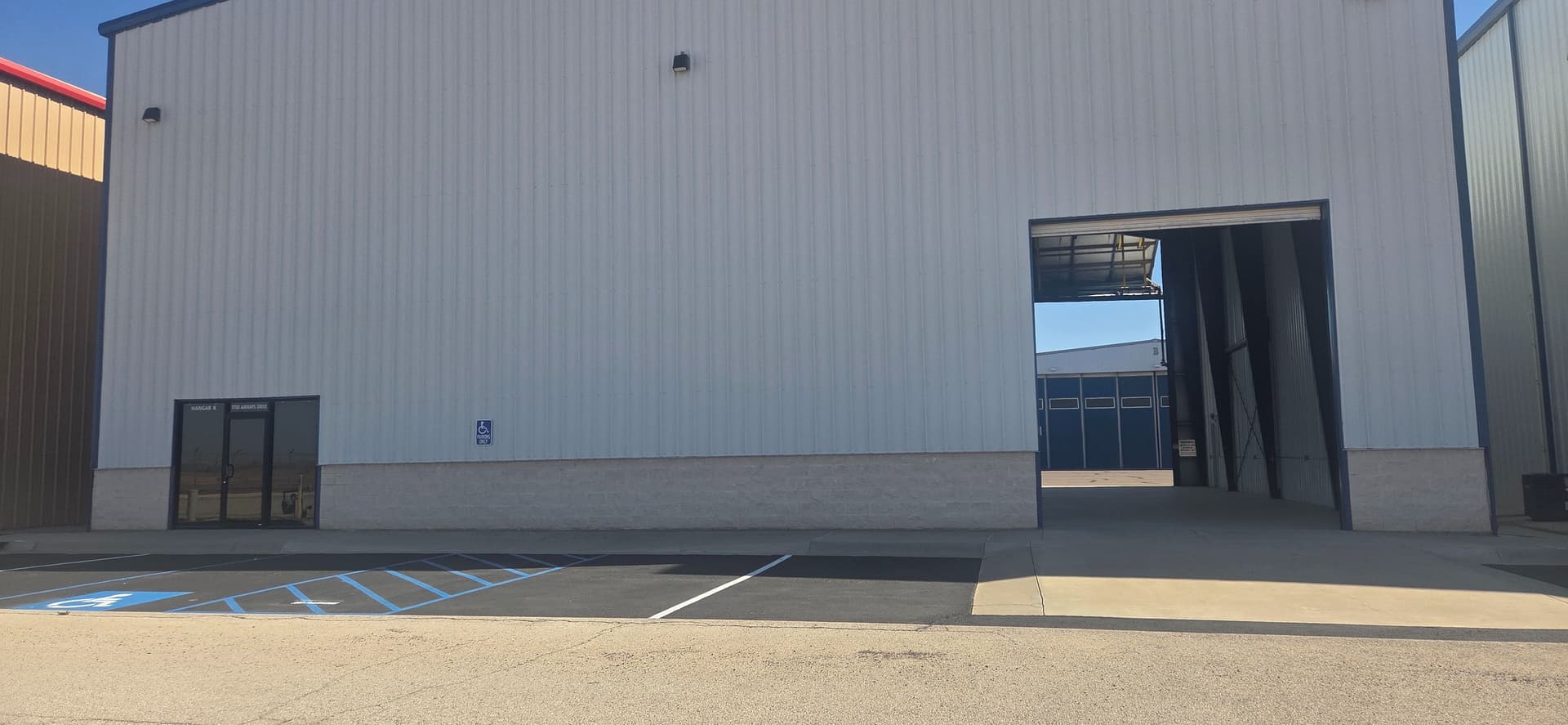 hangar popup image 7