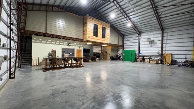 Pilot designed hangar with luxury pilots lounge and office at KGKT 1