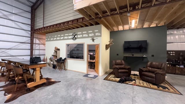 Pilot designed hangar with luxury pilots lounge and office at KGKT 5