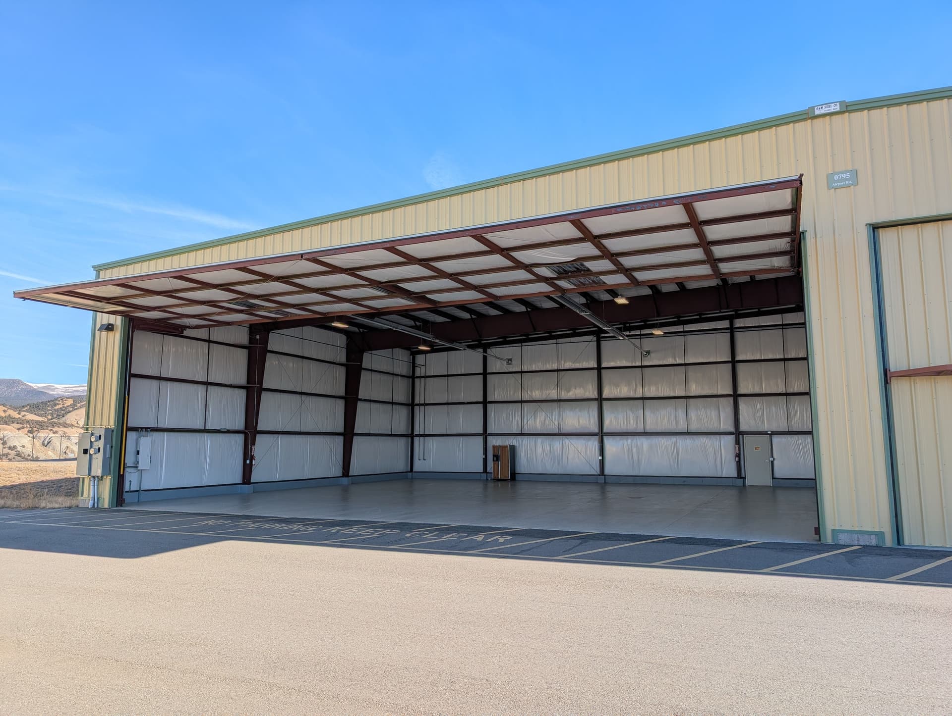 hangar popup image 4