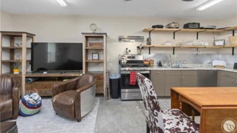 hangar popup image 6