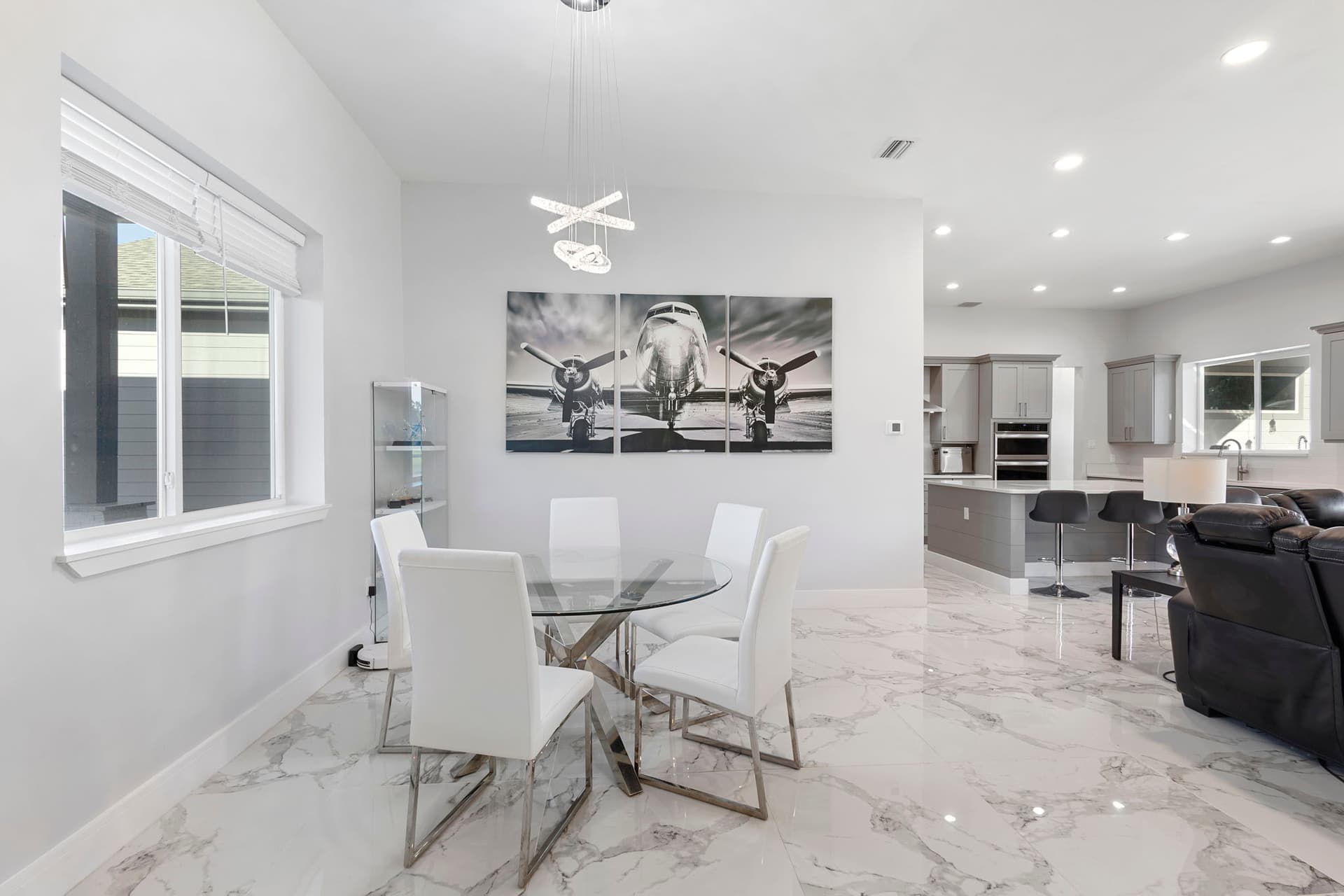 hangar popup image 6