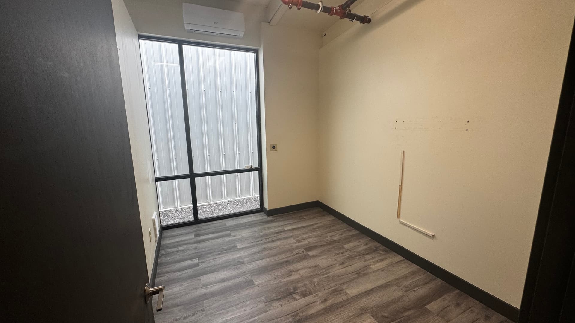 hangar popup image 2