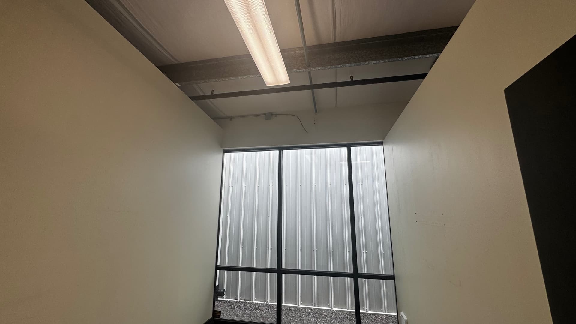 hangar popup image 3