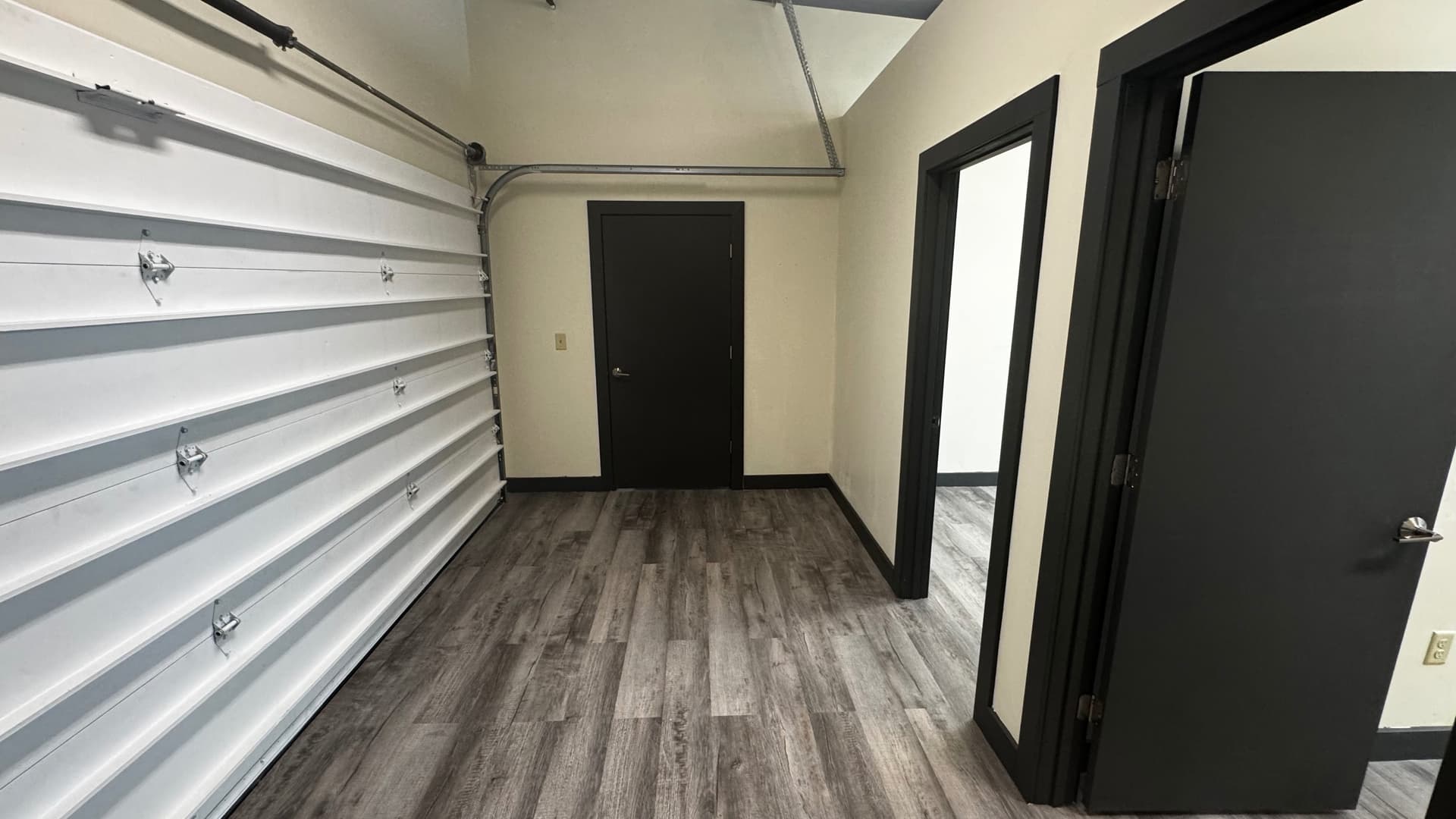 hangar popup image 4