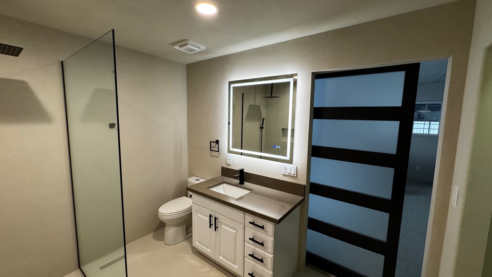 hangar popup image 5