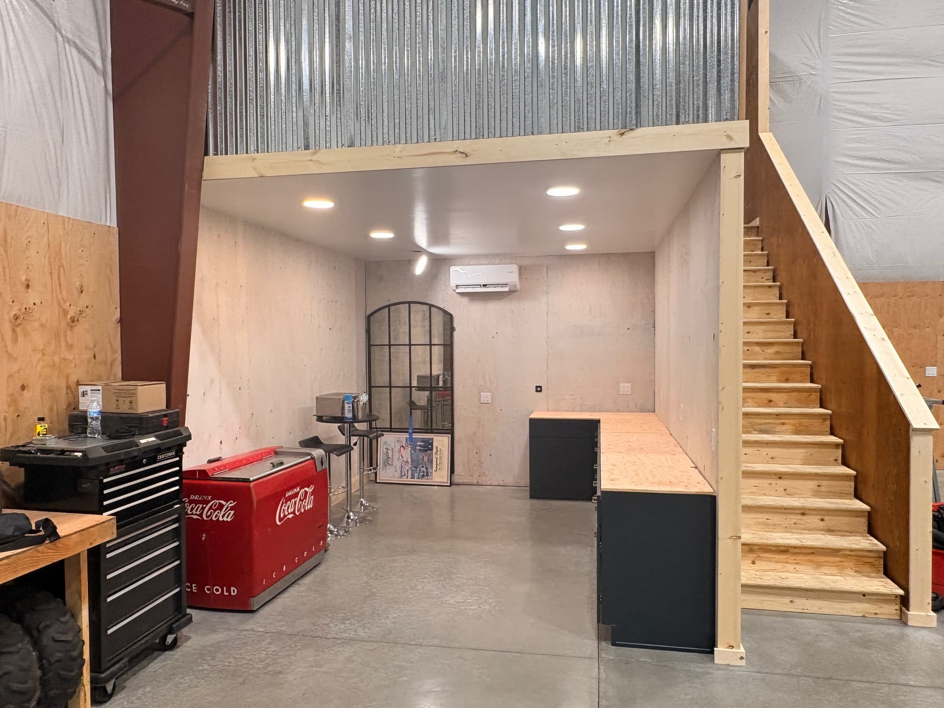 hangar popup image 6