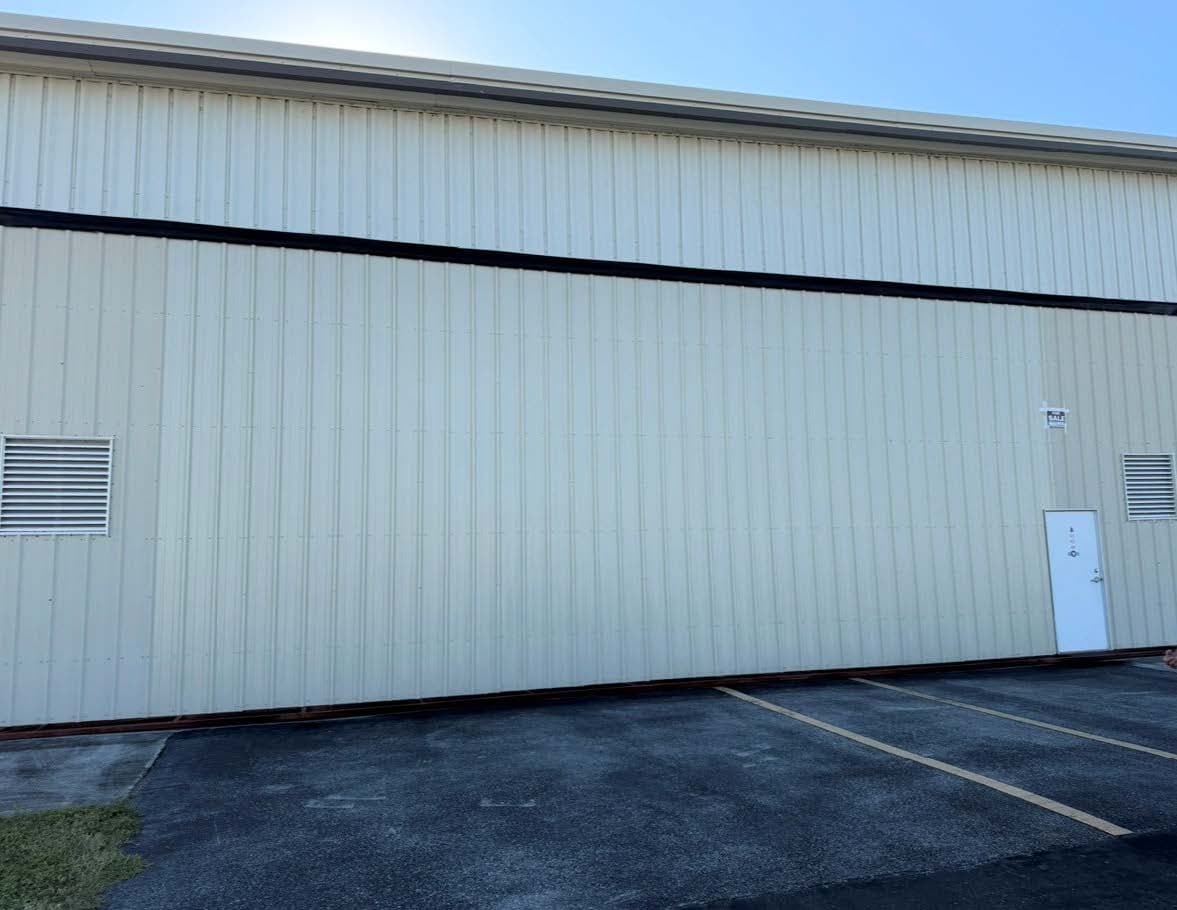 hangar popup image 4