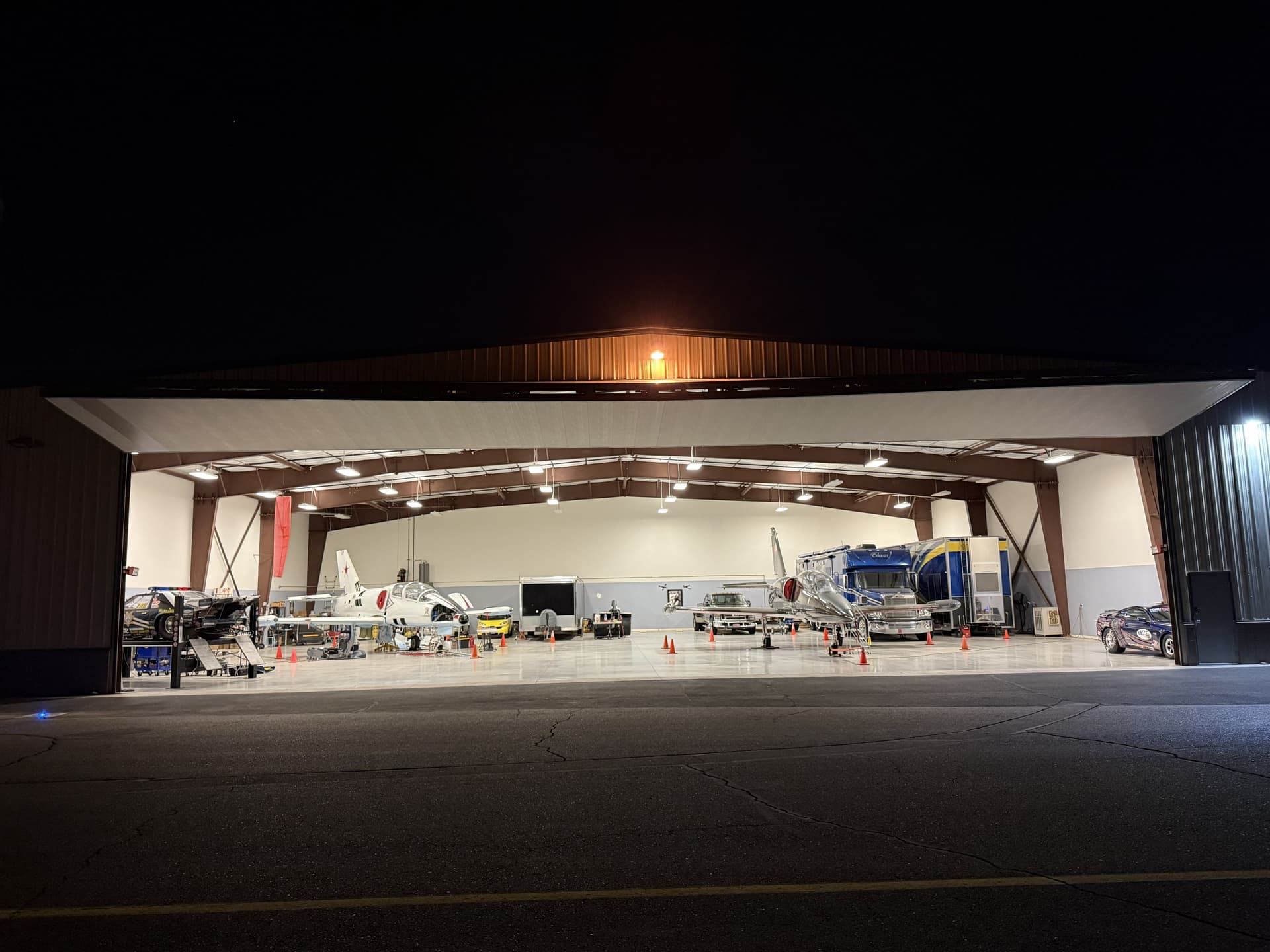 hangar popup image 4
