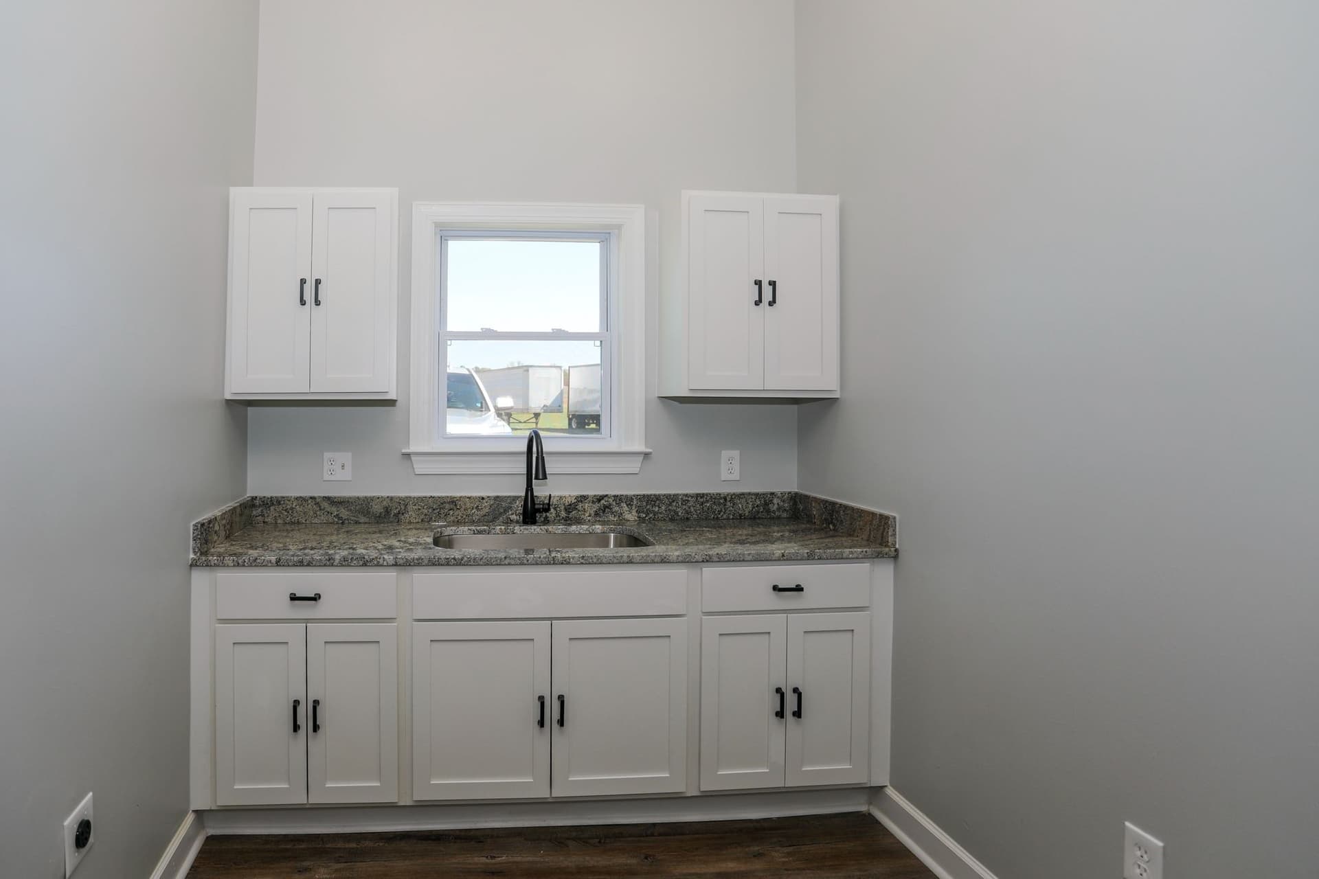 hangar popup image 10