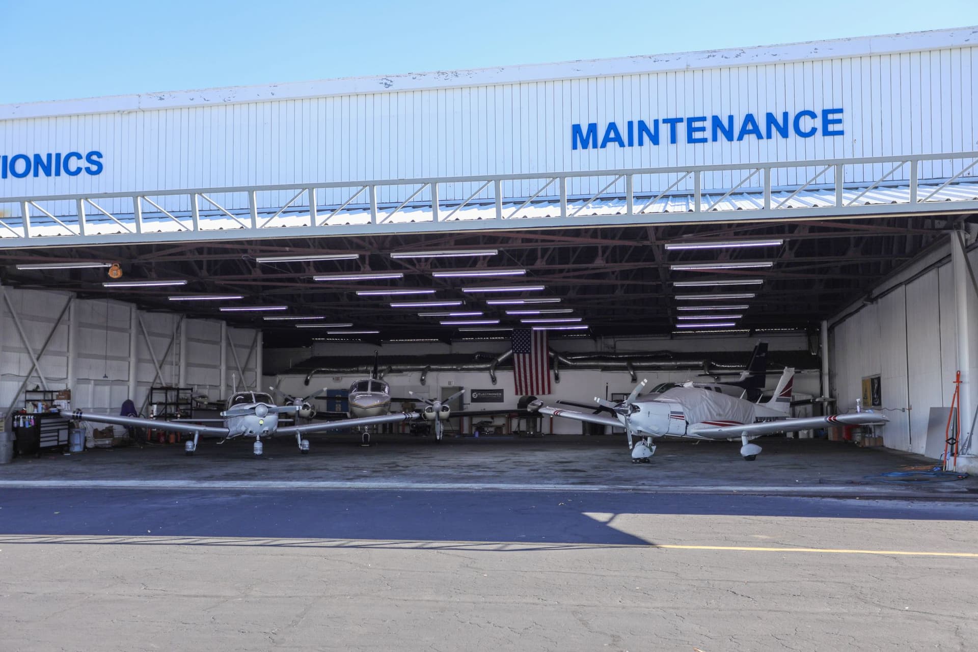 hangar popup image 3