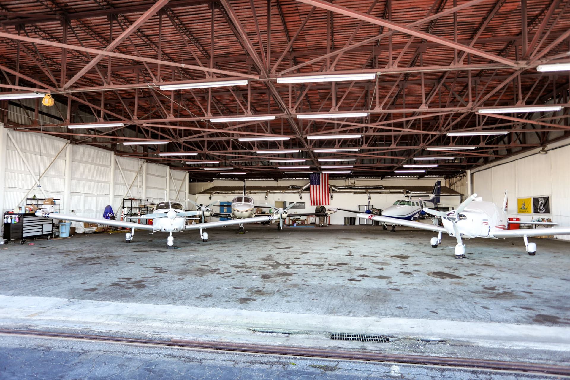 hangar popup image 4
