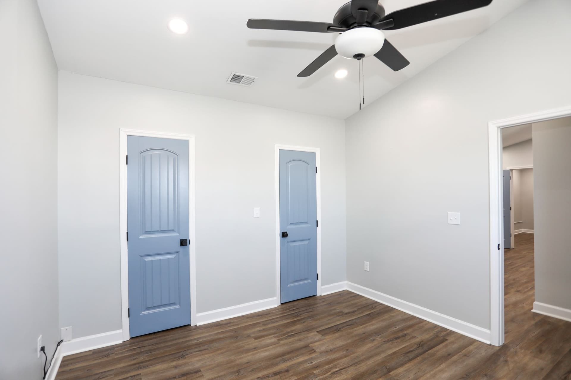 hangar popup image 6