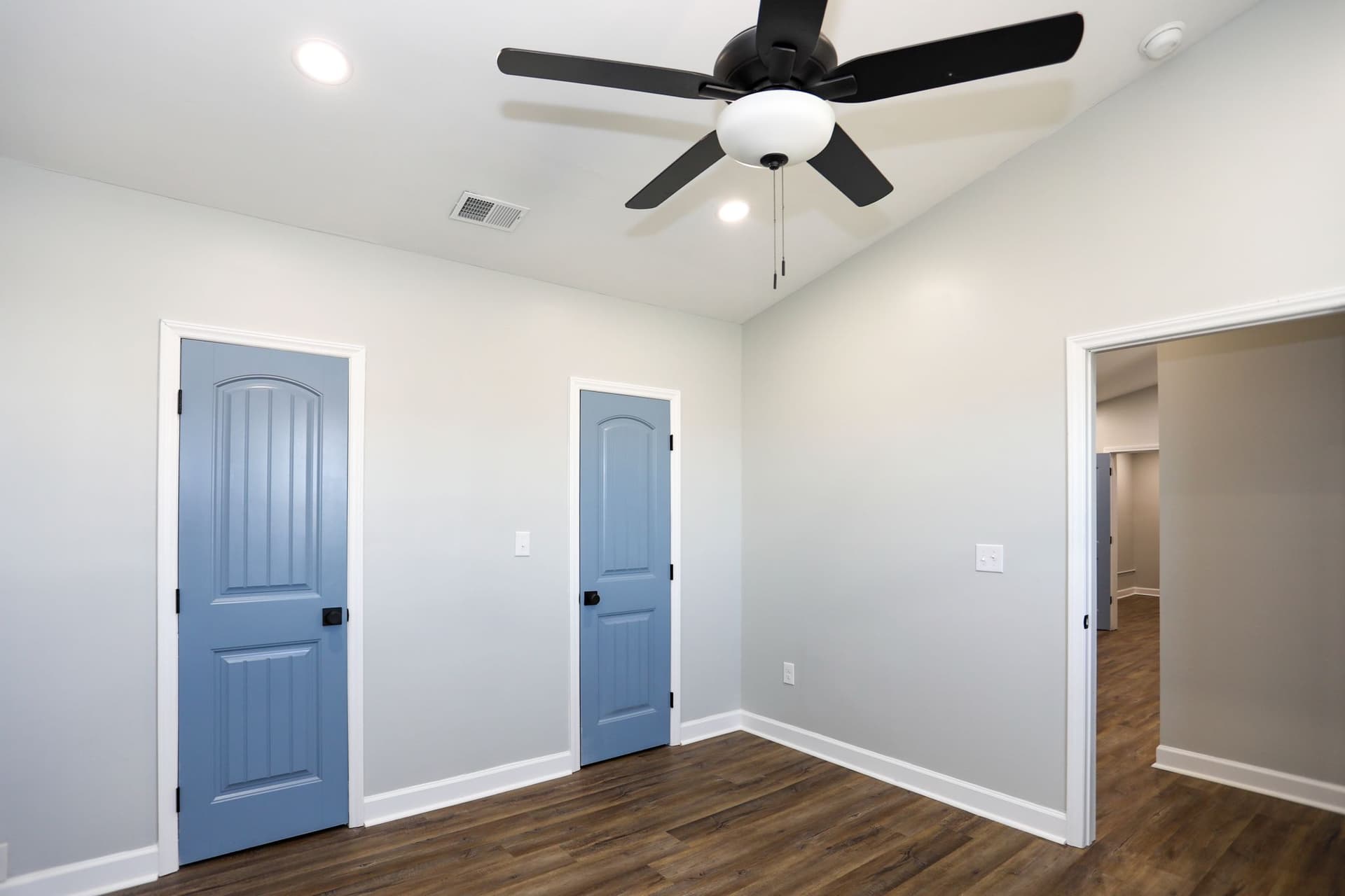 hangar popup image 7