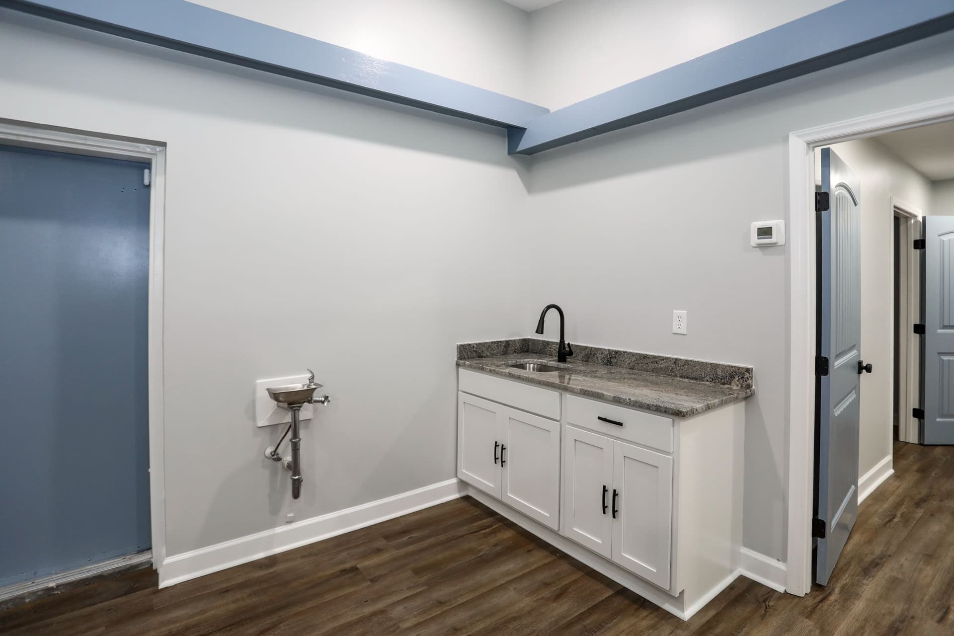 hangar popup image 8