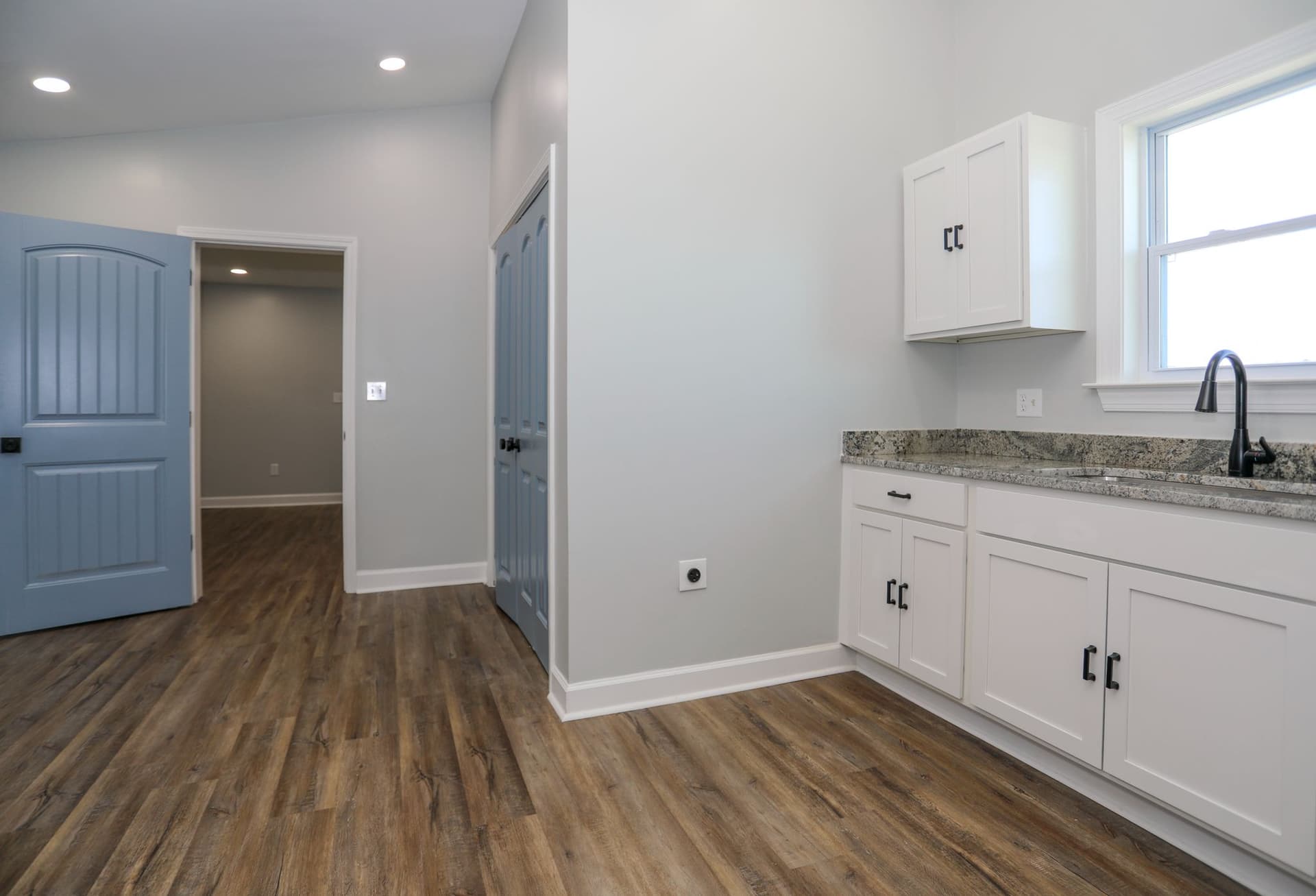 hangar popup image 9