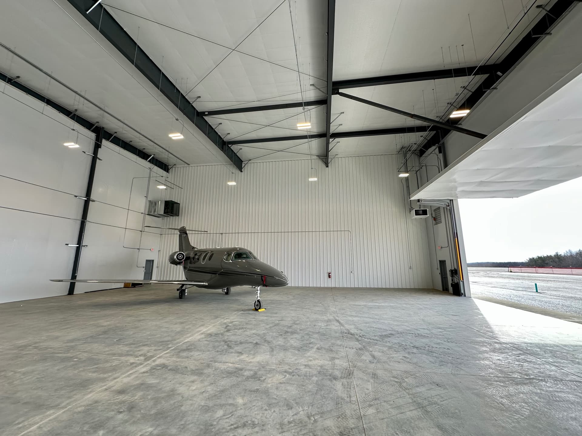 hangar popup image 1