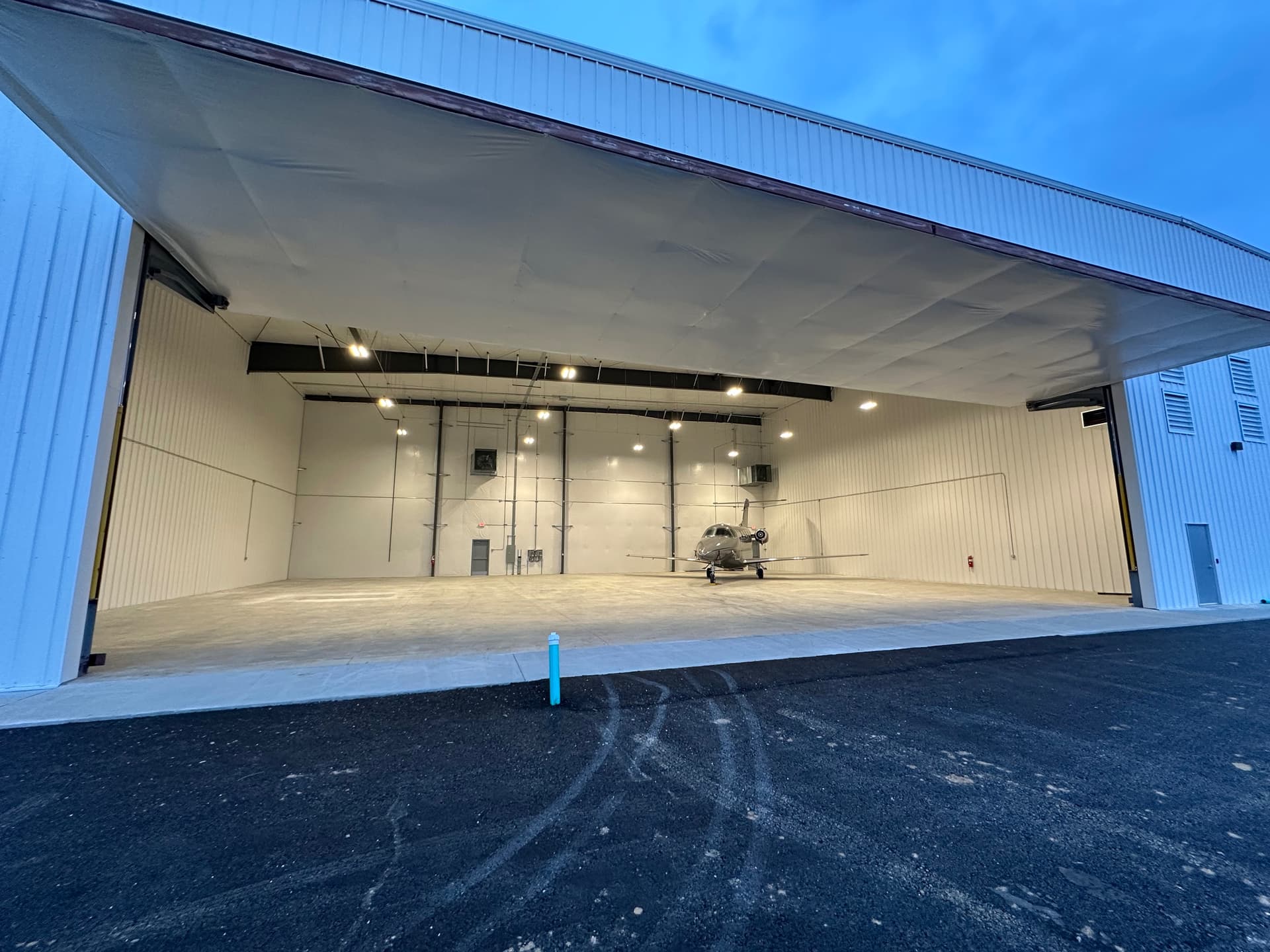 hangar popup image 4