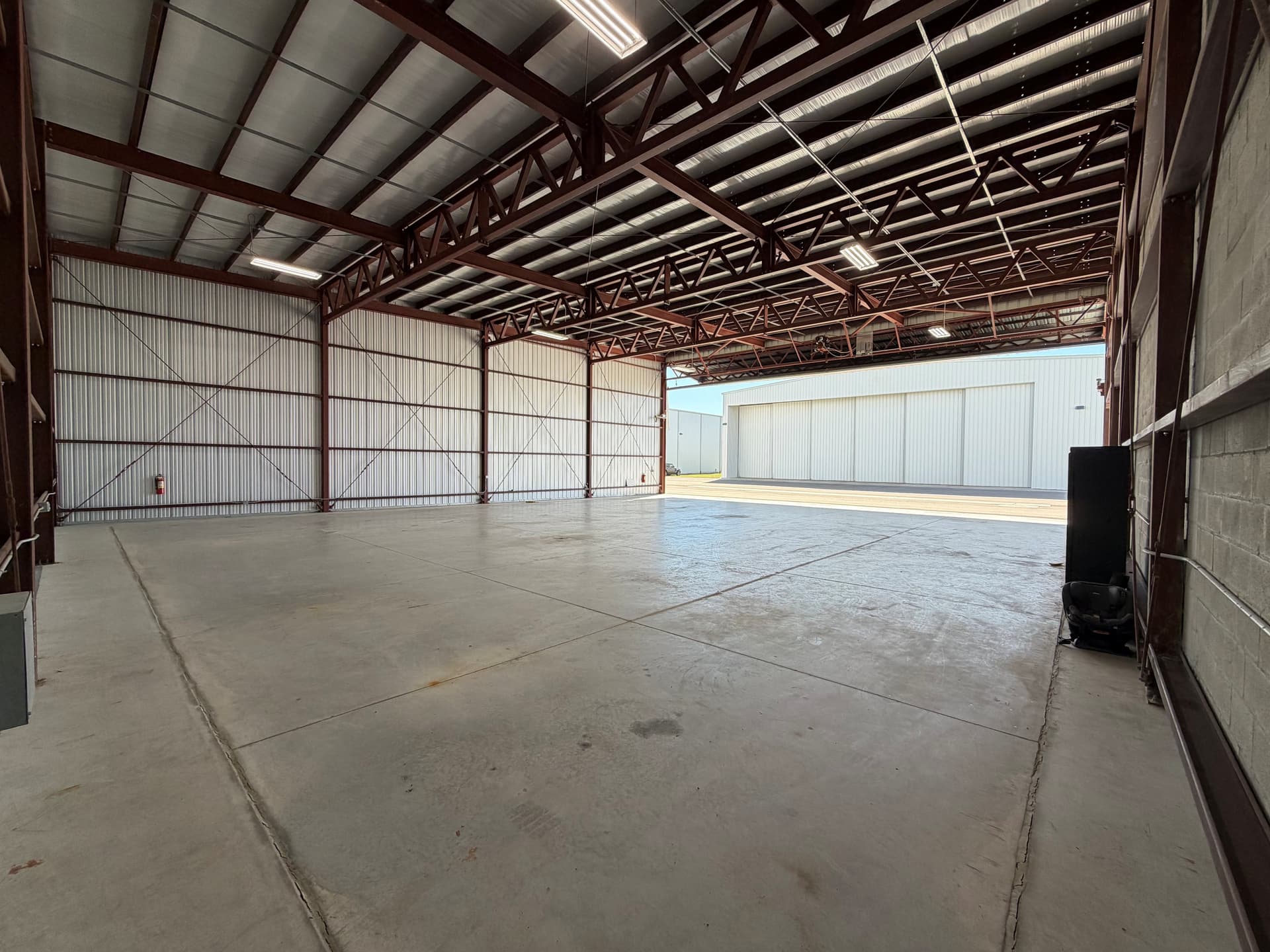 hangar popup image 2