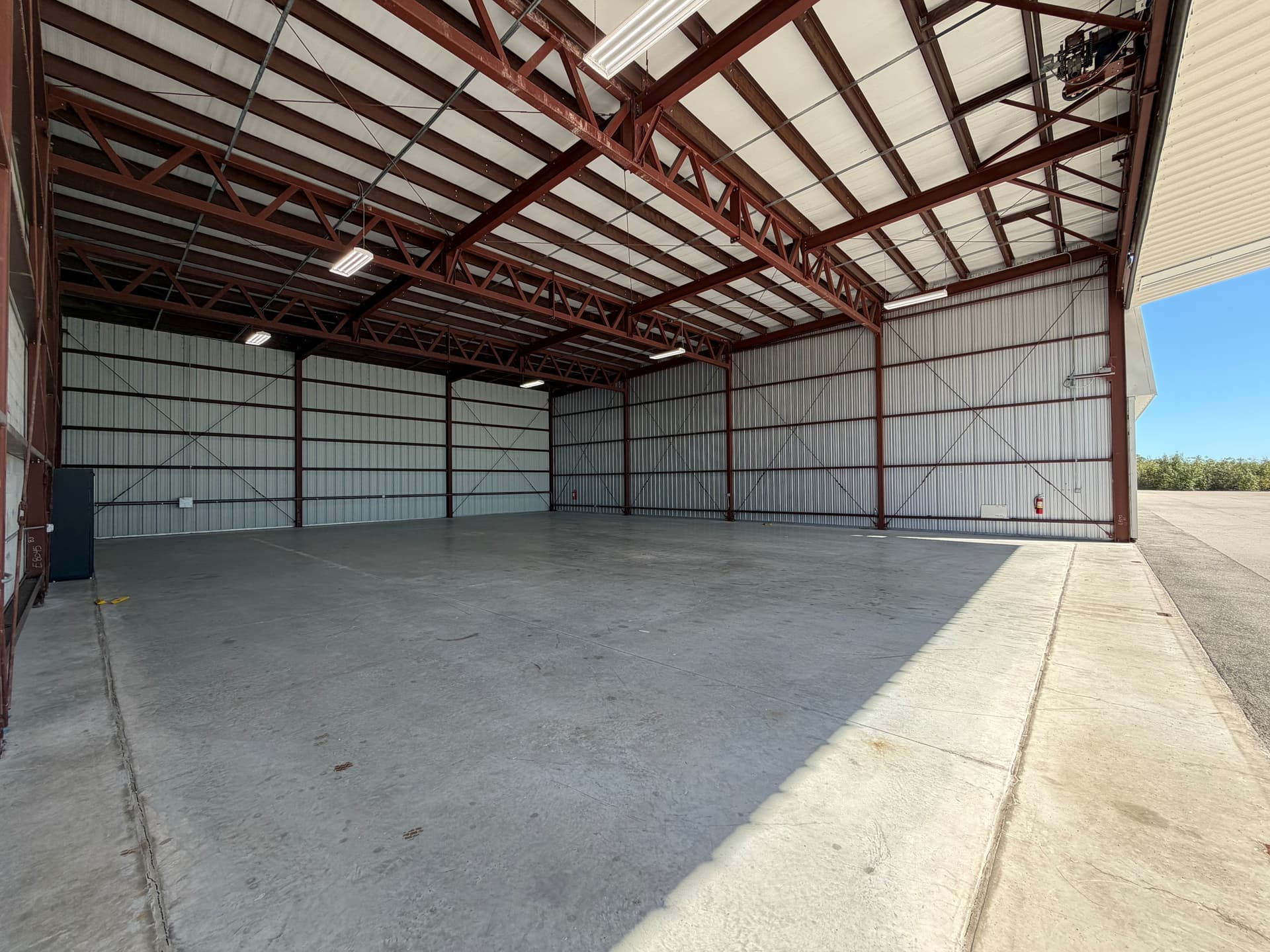 hangar popup image 3