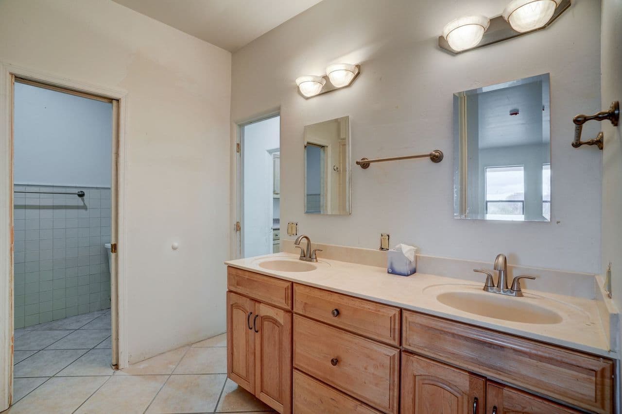 hangar popup image 4