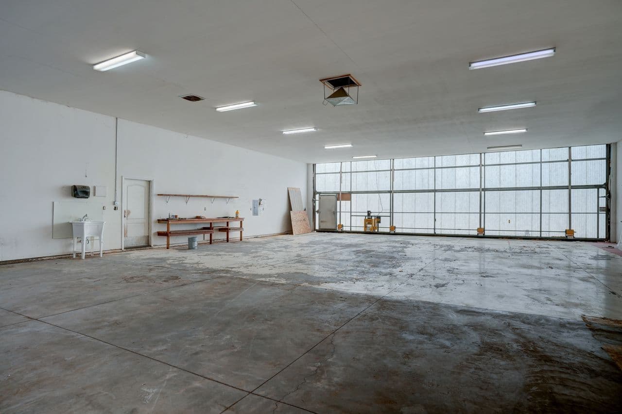 hangar popup image 5