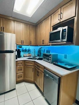 hangar popup image 3