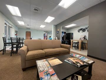 hangar popup image 5