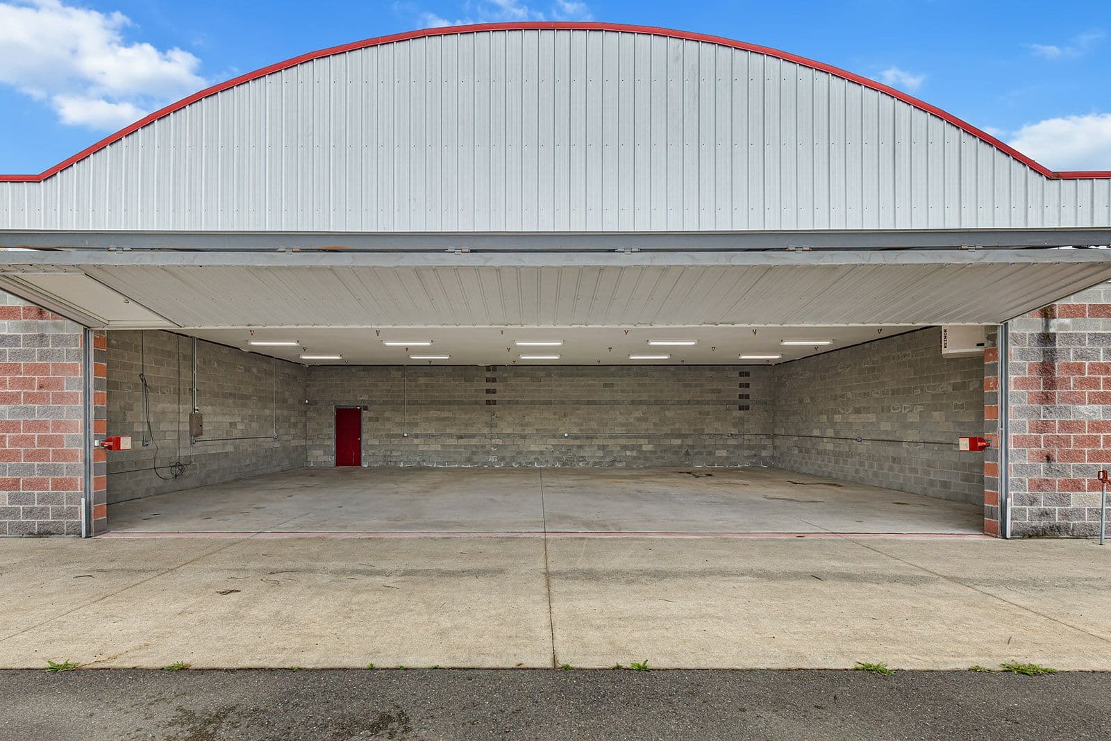 hangar popup image 3